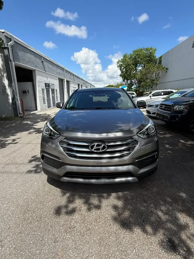 2018 Hyundai Santa Fe 2/10