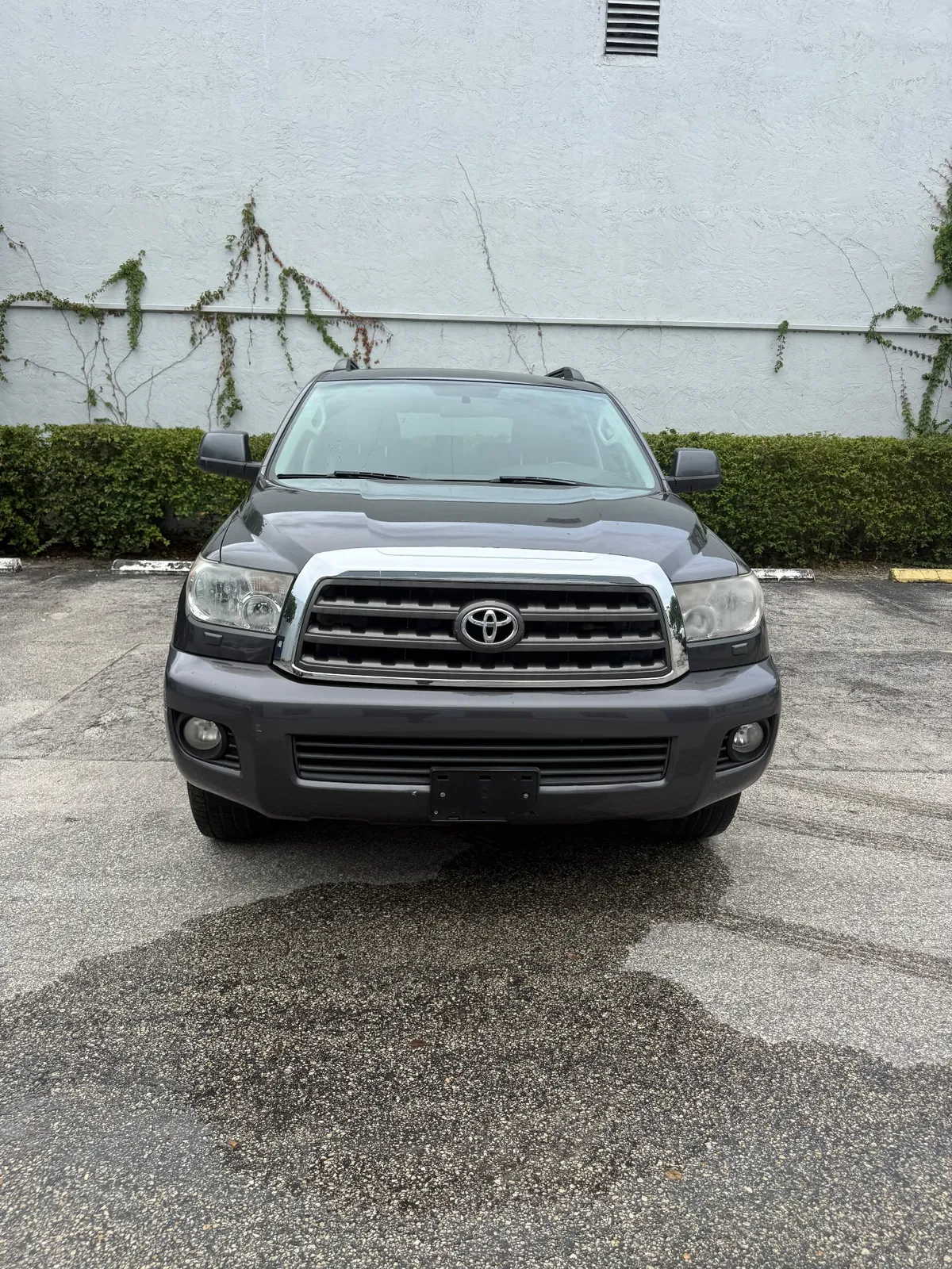 2014 Toyota Sequoia SR5 2/10