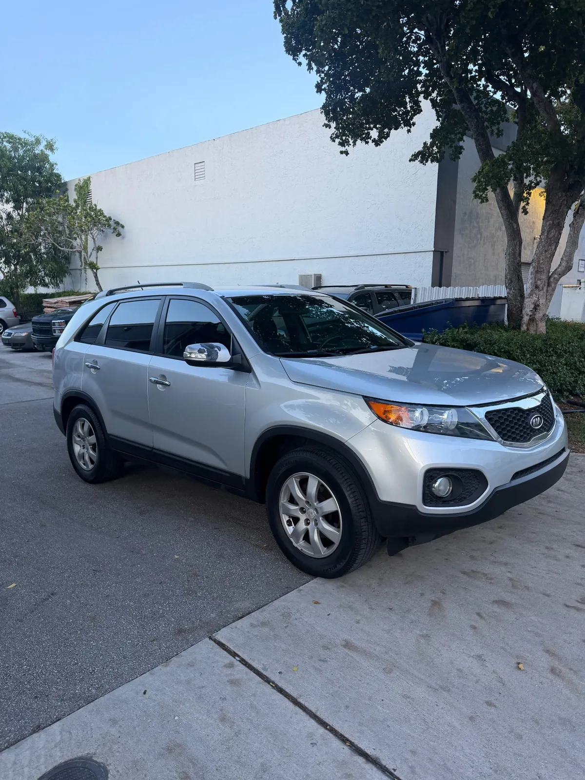 2012 Kia Sorento LX 2/8