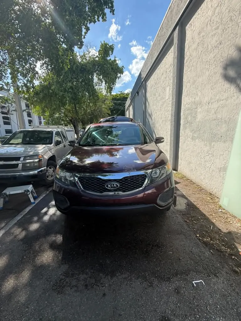 2013 Kia Sorento LX 2/10